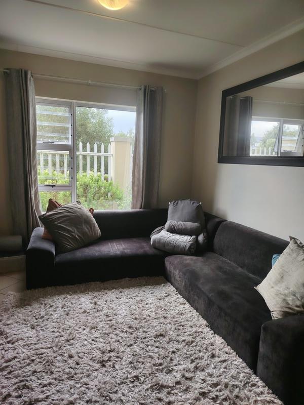 To Let 2 Bedroom Property for Rent in Buhrein Western Cape
